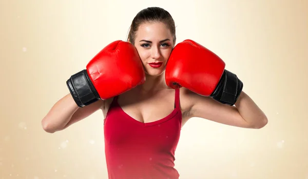 Mulher bonita esporte com luvas de boxe — Fotografia de Stock