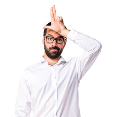 Aptal tabelayı yapıyor gözlüklü yakışıklı adam