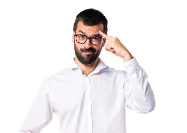 Gözlüklü düşünüyorum yakışıklı adam