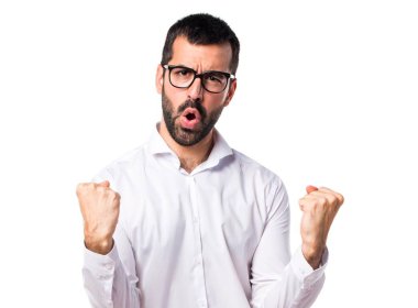 Gözlüklü şanslı yakışıklı adam