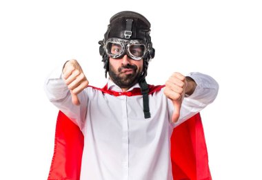 Kötü sinyal yapan çılgın süper kahraman erkek