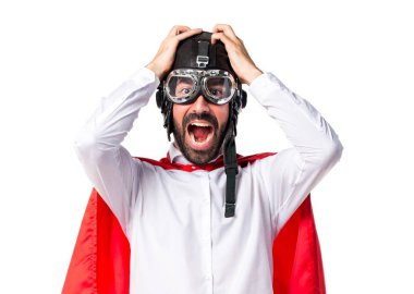 Hayal kırıklığına uğramış deli süper kahraman adam