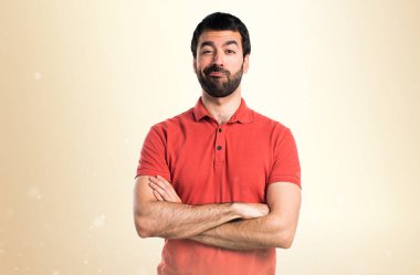 yakışıklı adam kollarını ile geçti