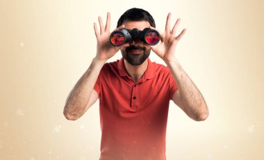 Dürbün ile yakışıklı adam