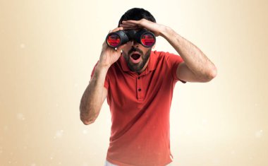 Dürbün ile yakışıklı adam