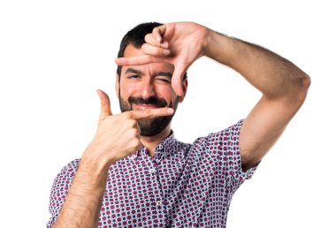 Parmaklarıyla yakışıklı manfocusing