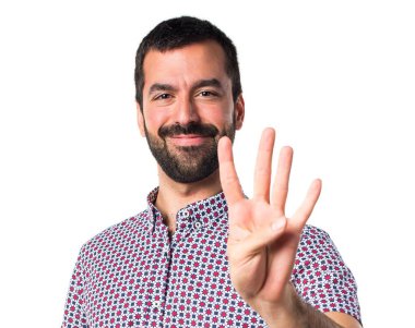 Yakışıklı adam dört sayma