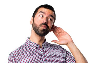 Yakışıklı adam bir şey dinleme