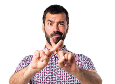 Hiçbir hareketi yapan yakışıklı erkek