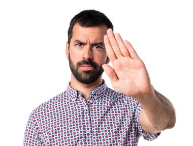 yakışıklı bir adam yapma dur işareti