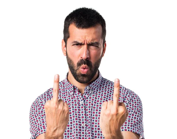 Yakışıklı adam boynuz jest yapma