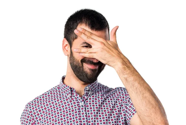 Yakışıklı adam yüzünü kapsayan