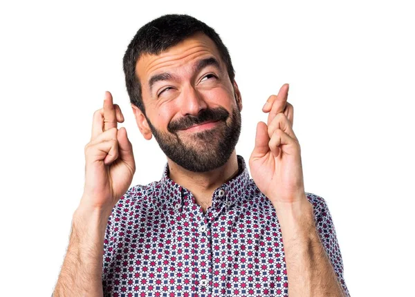 Hombre guapo con los dedos cruzados — Foto de Stock