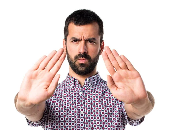 yakışıklı bir adam yapma dur işareti