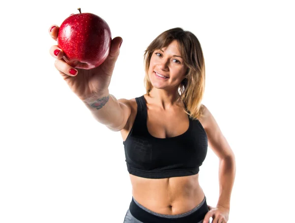 Deportiva mostrando una manzana —  Fotos de Stock