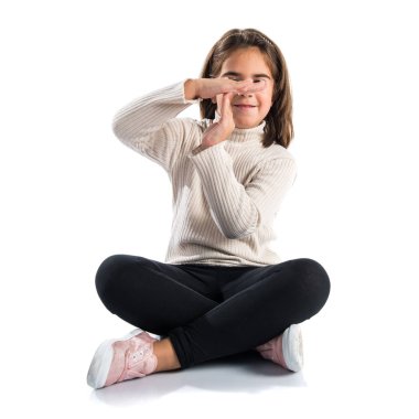 Zaman aşımı jest yapma küçük esmer kız