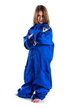 Mekanik kostüm ile küçük kız