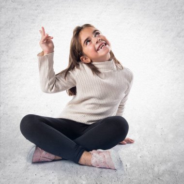 Esmer kız yukarı dönük