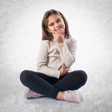 Esmer kız düşünme