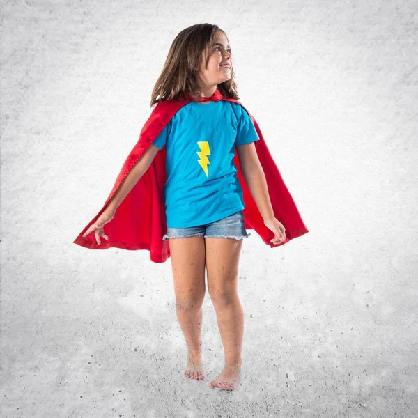 Linda niña vestida como superhéroe —  Fotos de Stock