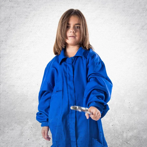 Mekanik kostüm ile küçük kız