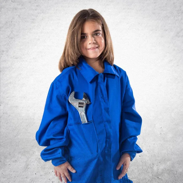 Mekanik kostüm ile küçük kız