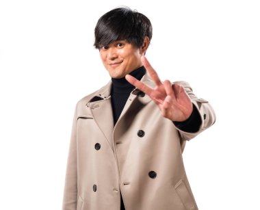 Zafer jest yapma Asya yakışıklı adam