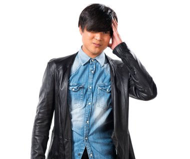 Hayal kırıklığına uğramış Asya yakışıklı adam