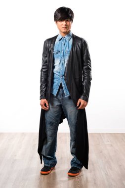 Asya yakışıklı modeli adam Studio