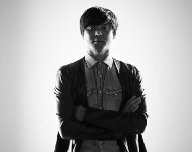 Asya yakışıklı modeli adam Studio