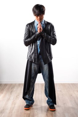 Asya yakışıklı modeli adam Studio