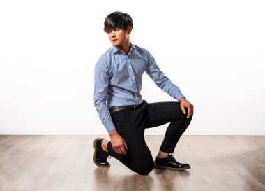 Asya yakışıklı modeli adam Studio