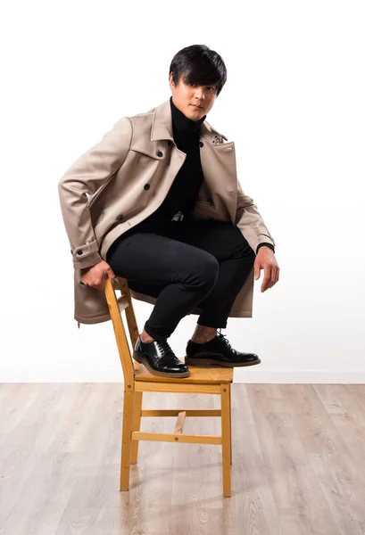 Chino guapo modelo hombre en estudio — Foto de Stock