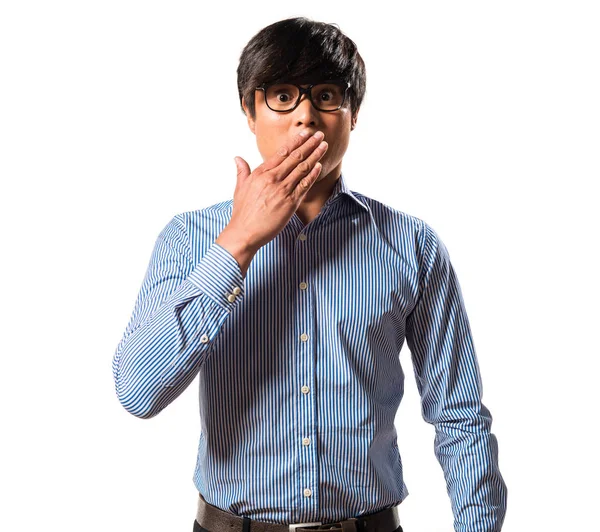 Asiático bonito homem com óculos fazendo surpresa gesto — Fotografia de Stock