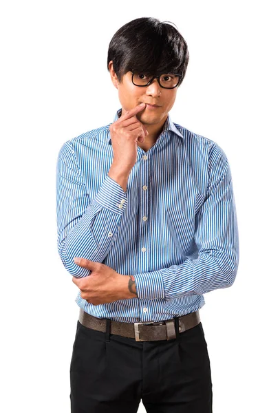 Asiático bonito homem com óculos pensando — Fotografia de Stock