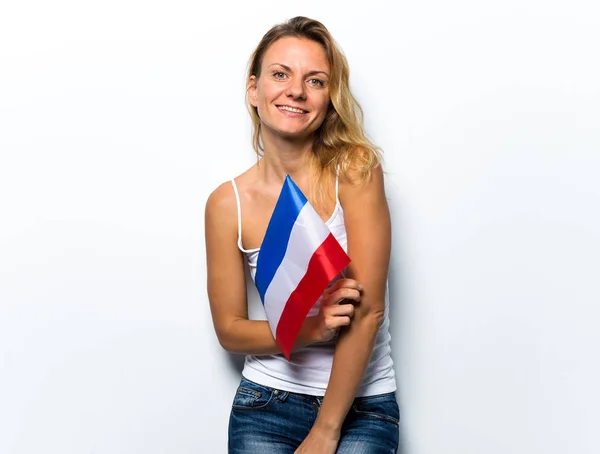 Hübsche blonde Frau mit einer Fahne — Stockfoto