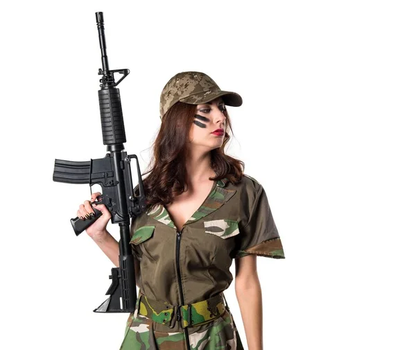 Військова жінка тримає гвинтівку — стокове фото