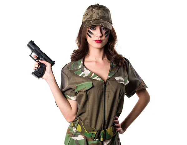 Chica militar sosteniendo una pistola — Foto de Stock
