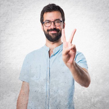 Yakışıklı adam iki sayım