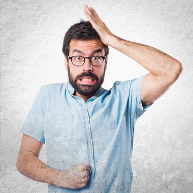 Yakışıklı adam şüpheleri