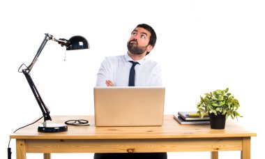 İşadamı şüpheleri ofisinde