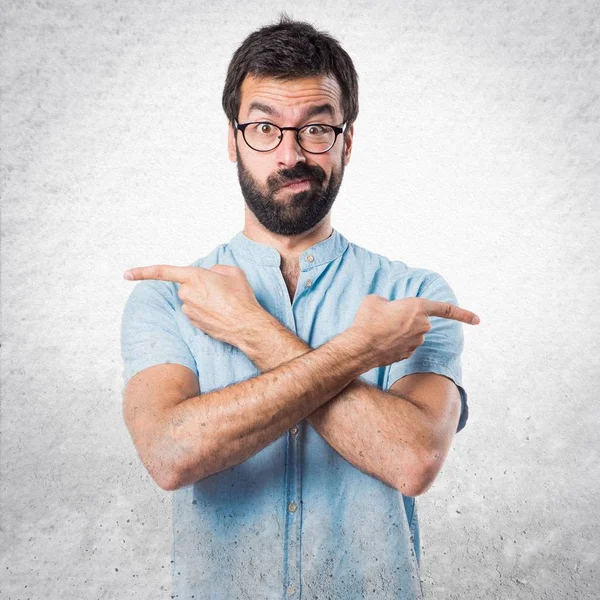 Yakışıklı adam lateral için işaret