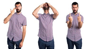 Esmer yakışıklı izole arka plan üzerinde