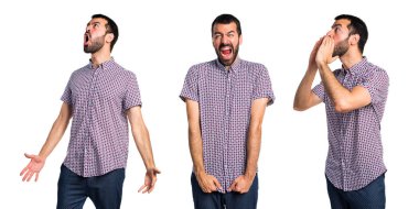 Esmer yakışıklı izole arka plan üzerinde