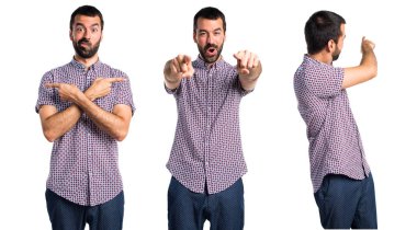 Yakışıklı adam önüne işaret