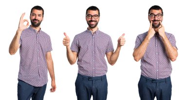 Başparmak ile gözlüklü adam