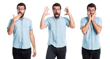 Hayal kırıklığına uğramış genç yakışıklı adam