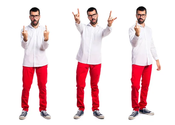 Hombre guapo con gafas haciendo gesto de cuerno —  Fotos de Stock