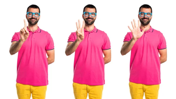 Человек в разноцветной одежде, считая одного — стоковое фото