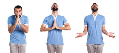 Adam zen pozisyonda mavi gömlek ile